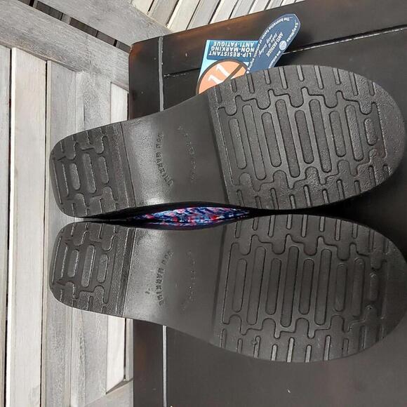 Easy Works by Easy Street Women's Leeza Slip Resistant Clog | 11M - Picture 5 of 9